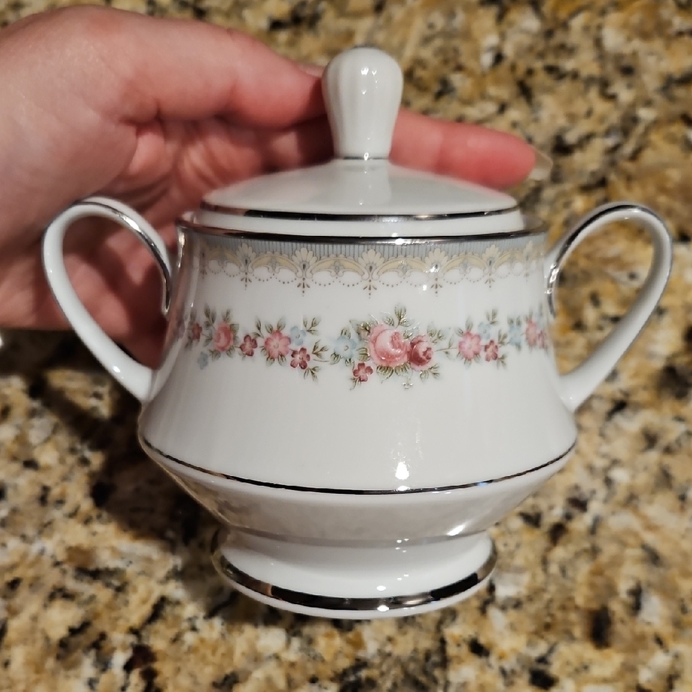 Discontinued Noritake Roselane Sugar Bowl with Lid (3093)